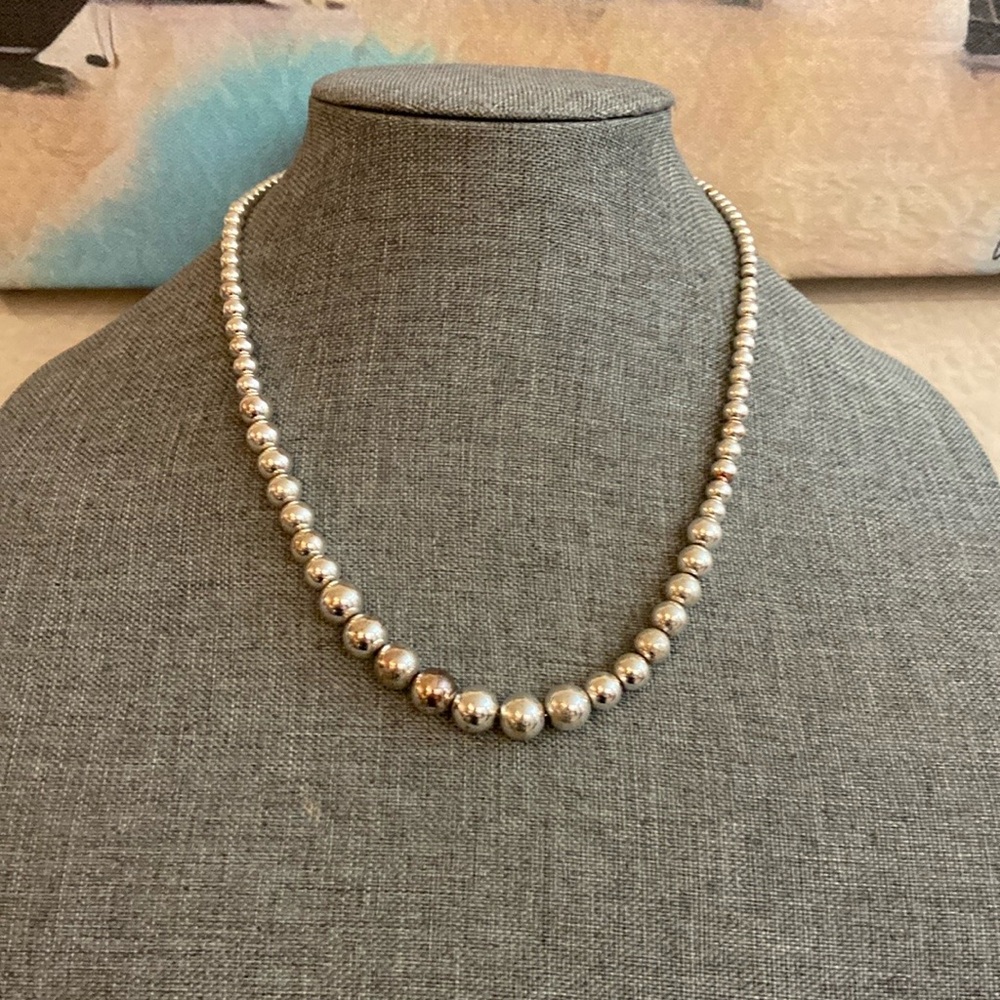 Vintage 80s AVON Silver Toned Graduated Beads Necklace